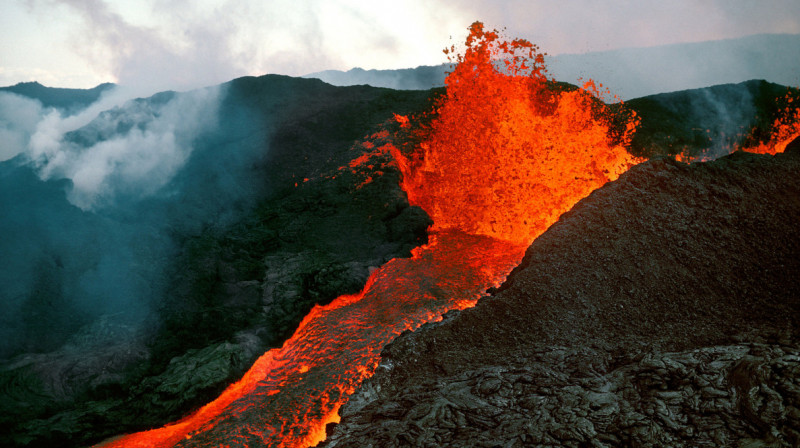 Троих казахстанцев арестовали в США за то, что они залезли на действующий вулкан