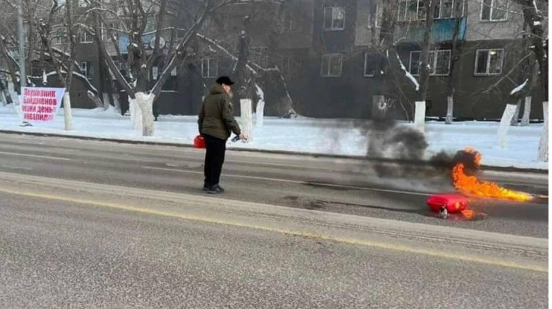 Карагандинец пытался совершить самоподжог возле здания полиции