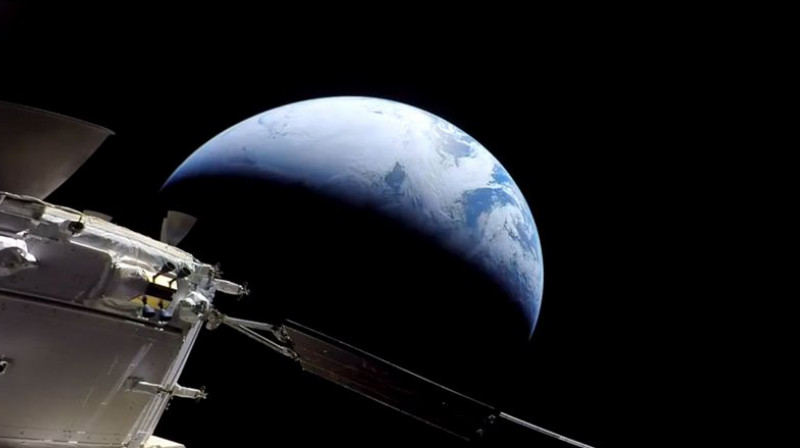 Космический корабль NASA вернулся на Землю после многодневного полёта к Луне