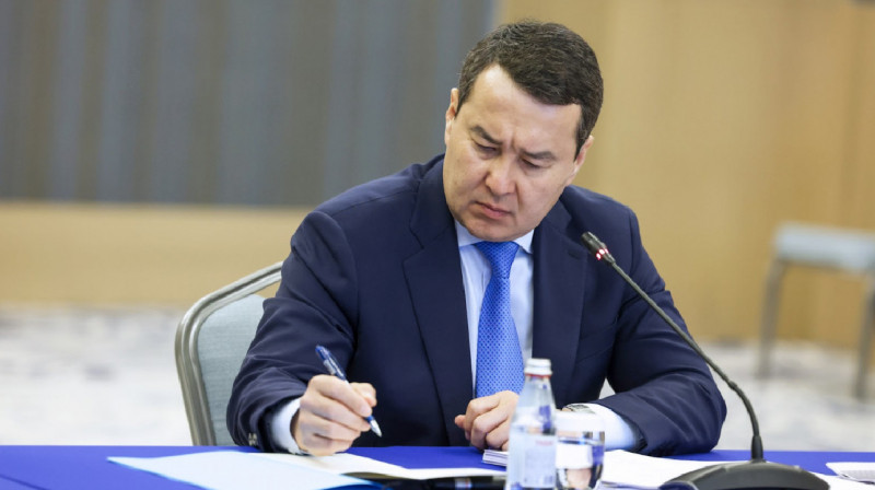 Смаилов попросил "слабых" министров уйти в отставку