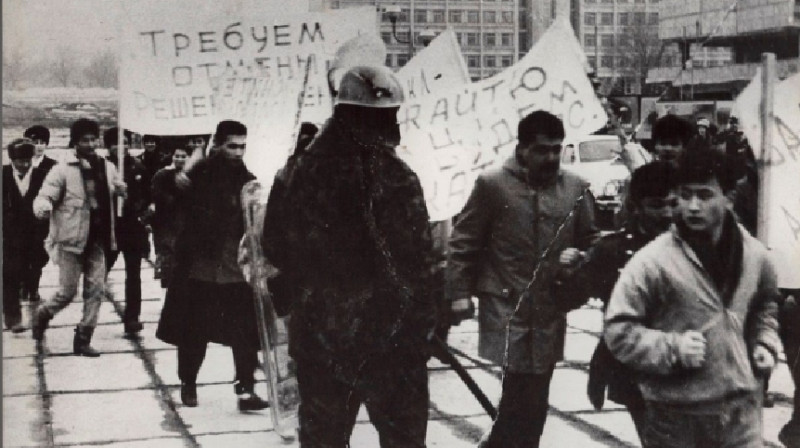 Всегда будем хранить память о жертвах Желтоксана - Токаев