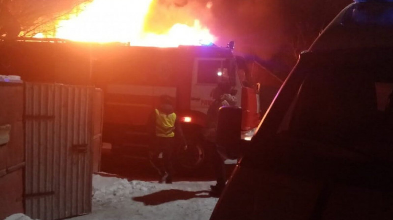 Погиб ребенок: в Павлодаре загорелся частный дом