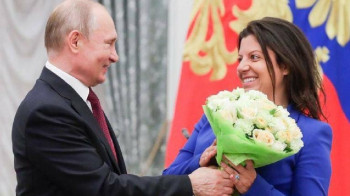 "Спасибо, что мочите людоедов": Симоньян поблагодарила Путина