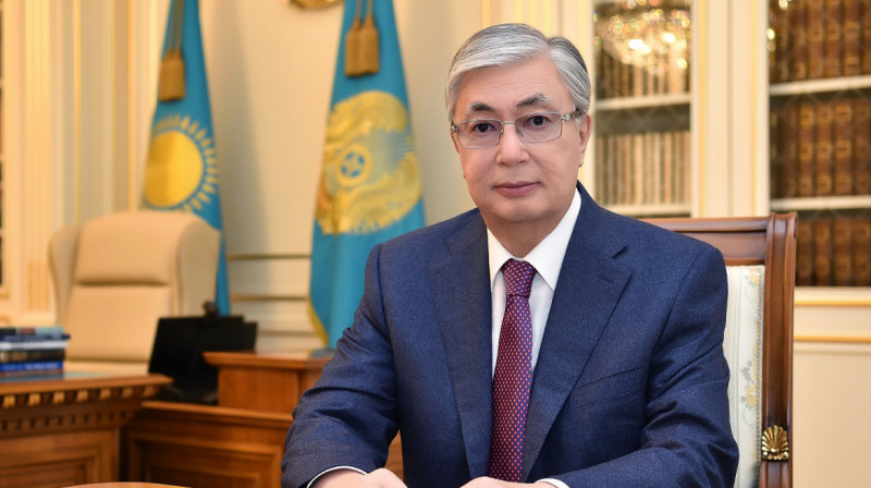 Токаев заморозил пенсионный возраст для женщин на пять лет