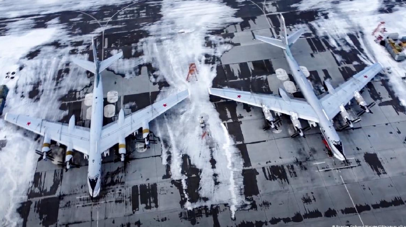 Украина ударила по аэродрому стратегической авиации России