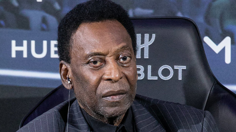 Футбол жұлдызы Пеле ауруханада туыстарымен қоштасты