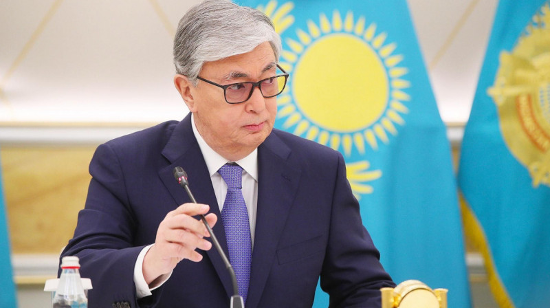 Млечин: Токаева задевают обвинения в национализме и нападки на Казахстан