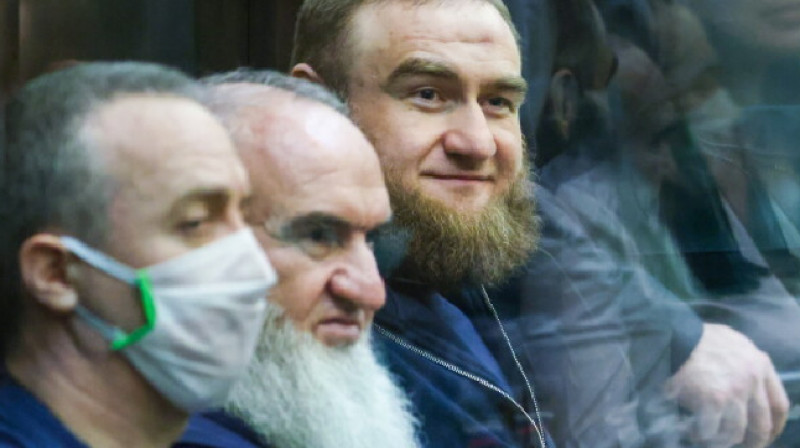 Заказные убийства: бывшего сенатора России и его отца пожизненно отправили в тюрьму