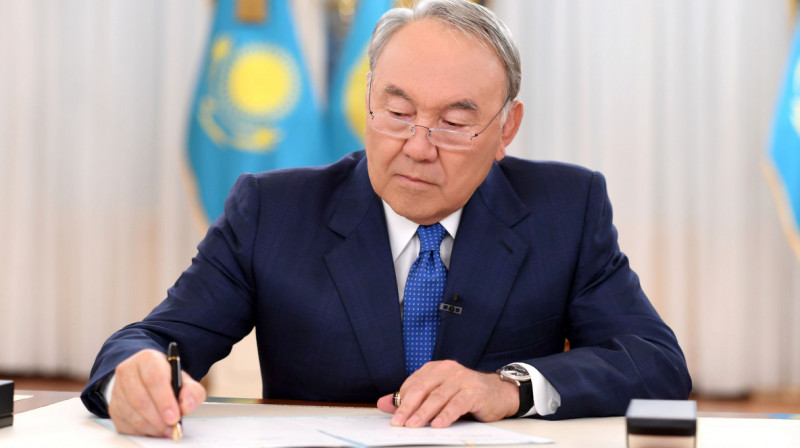 Закон о Елбасы наконец утратит силу в Казахстане
