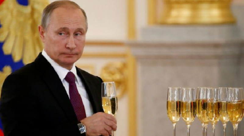 Путин поздравил с Новым годом иностранных лидеров: список оказался очень коротким