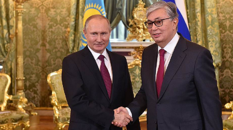 Путин позвонил Токаеву