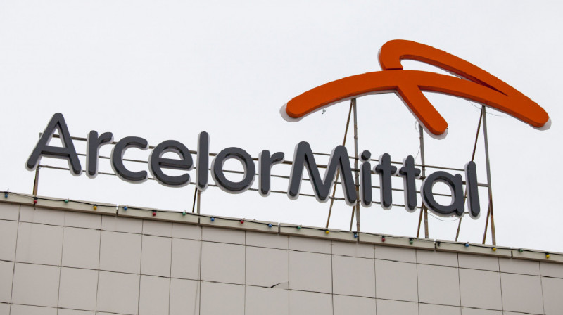 Коллеги погибшего в "АрселорМиттал Темирау" электросварщика пожаловались на условия труда