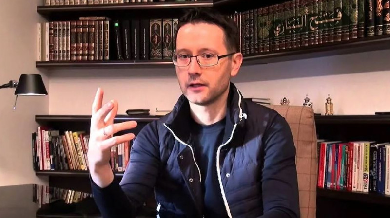 Назвавший казахстанцев "мелочевкой" и поддерживающий войну имам вновь собрался в Астану