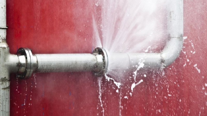 В Кокшетау из-за прорыва трубы отопления три женщины обварились кипятком. Все трое погибли от шока