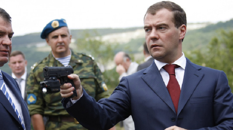 Политики РФ грозятся новыми репрессиями в ответ на интервью актера Артура Смольянинова
