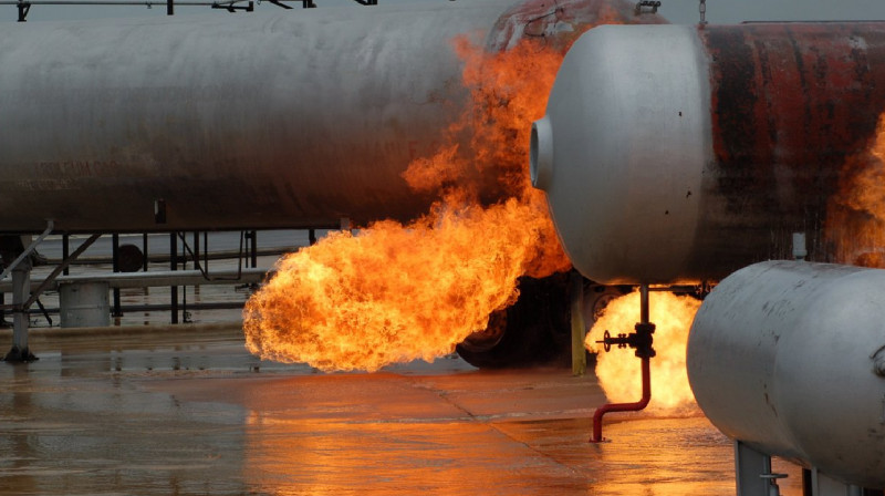 В Мангистауской области взорвалась цистерна с топливом