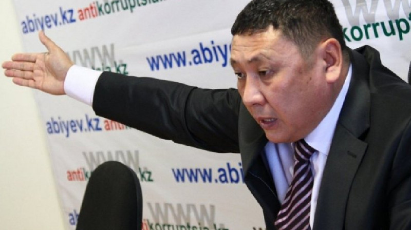 "Вымогал 50 млн тенге": задержан блогер Токберген Абиев