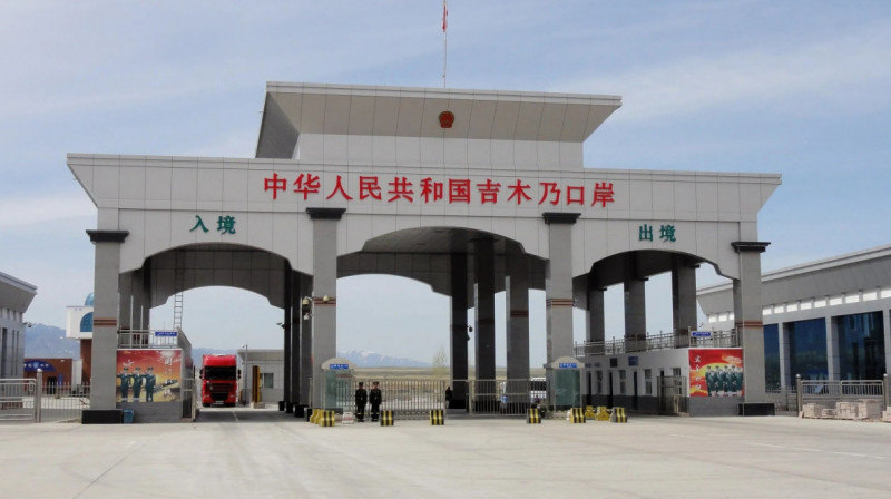 Китай снимает карантин на автомобильной границе с Казахстаном