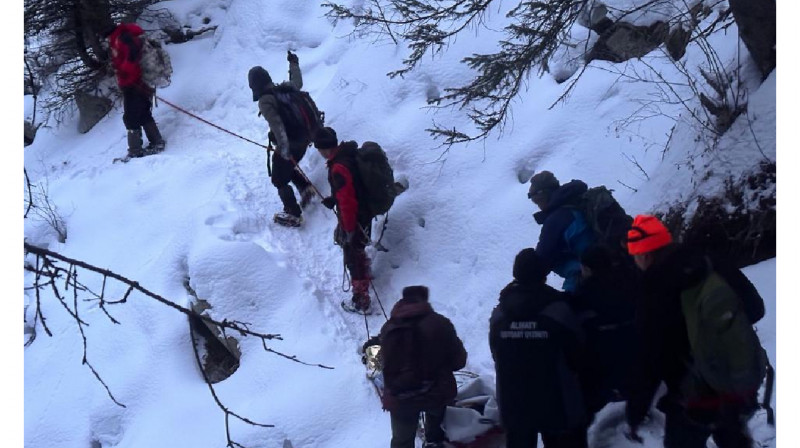 Спасатели нашли пропавшую в горах Алмасарана одиночную туристку