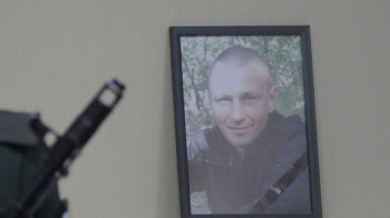В России торжественно похоронили "вагнеровца", который насмерть забил свою мать