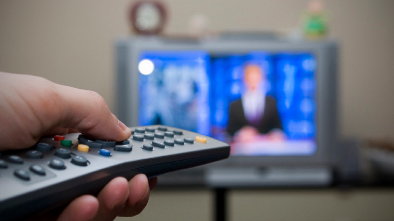 Казахоязычные казахстанцы смотрят телевизор вдвое больше остальных