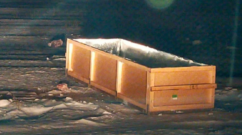 Жителей Семея шокировал цинковый гроб с костями у аэропорта