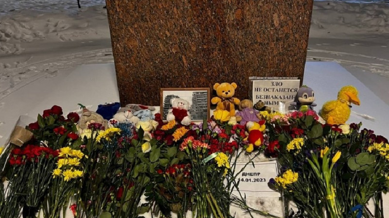 В Москве возле стихийного мемориала людей задерживали и отправляли в полицию