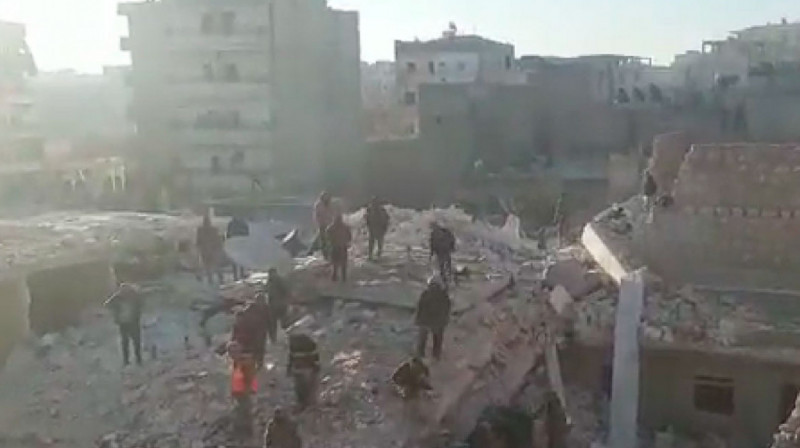 Погибли 10 человек: в Сирии обрушился жилой дом (видео)