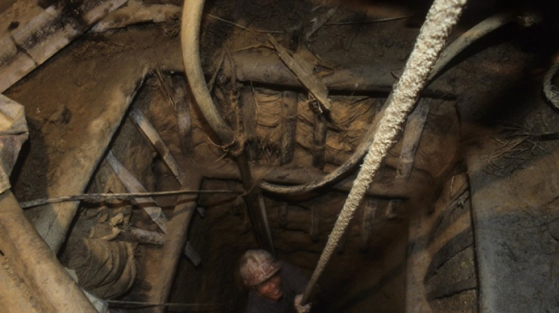 Работника российского предприятия насмерть завалило рудой в Карагандинской области