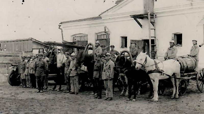 МЧС опубликовало редкие архивные снимки пожарных