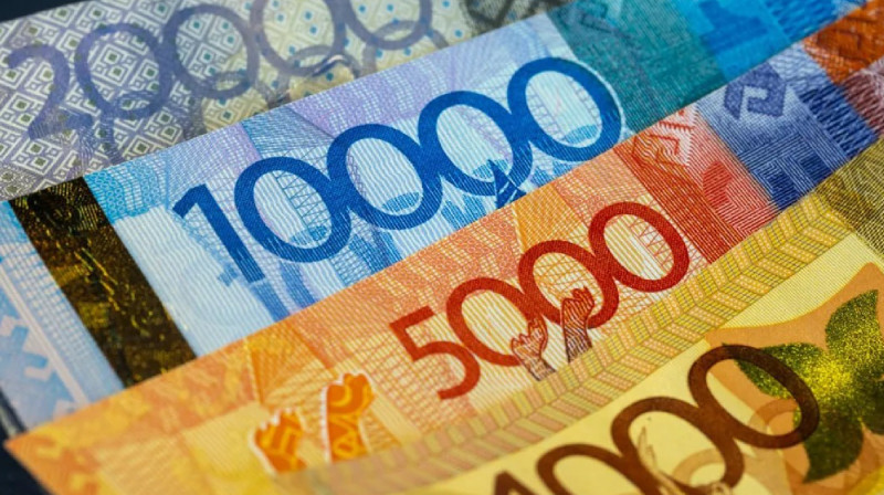 В два раза увеличат надбавки к зарплате народным артистам Казахстана