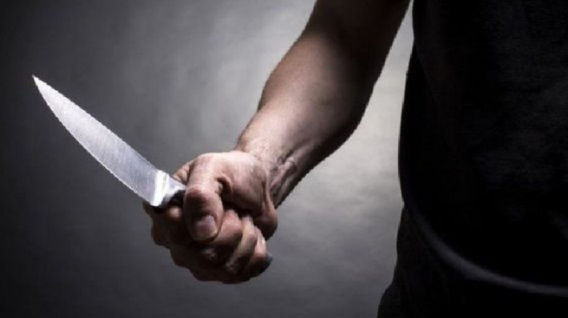 В Актюбинской области директор школы с ножом напал на беременную жену и ребенка: дело передали в суд