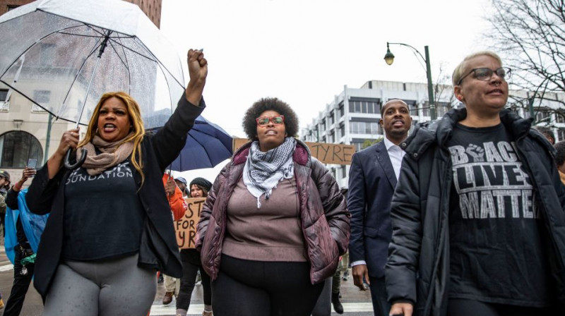 В США начались протесты после убийства афроамериканца полицейскими