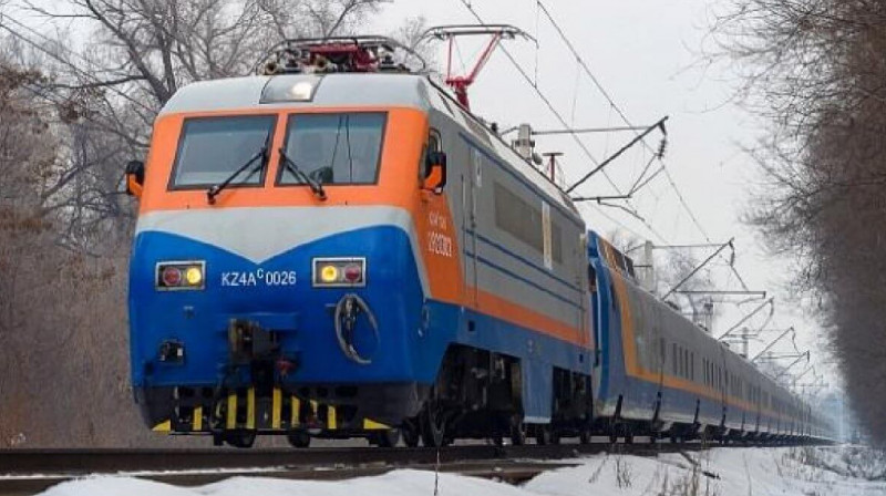 Пассажирский поезд загорелся в Карагандинской области