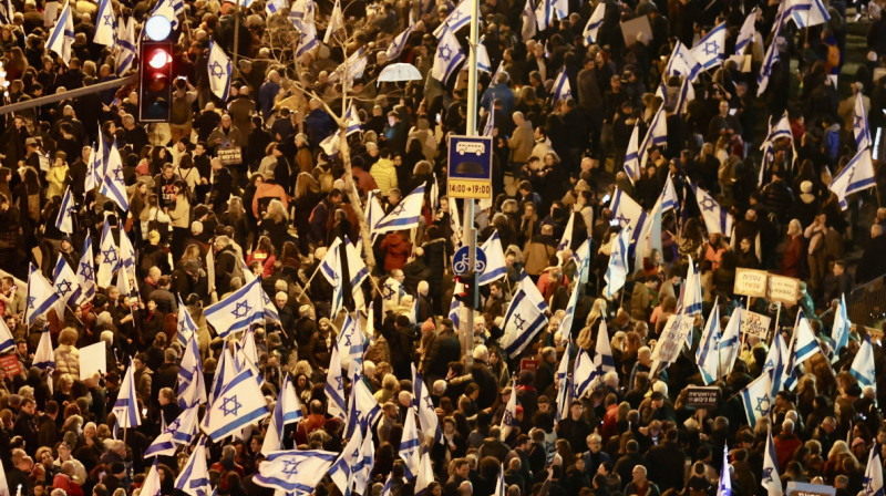 "Смертельный удар по демократии": Тысячи израильтян пятую неделю протестуют