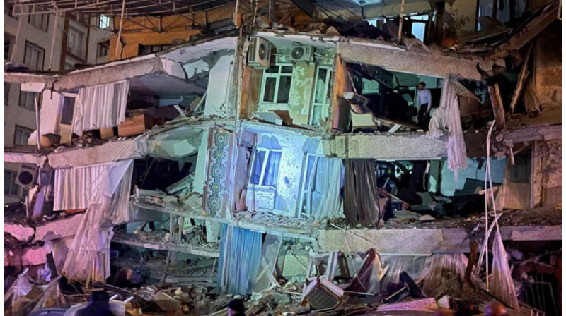Землетрясение в Турции: шокирующие кадры разрушений появились в сети