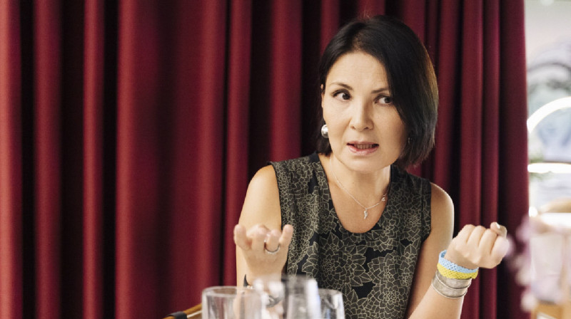 Журналист Егеубаева уверяет, что на ее сына напали с пистолетом