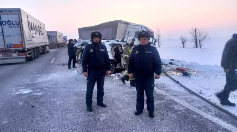 Дети-близнецы и их мать погибли в страшном ДТП в Костанайской области