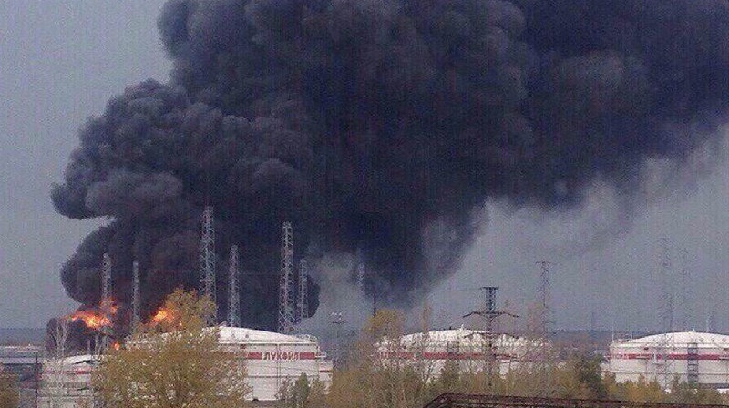 Нефтеперерабатывающий завод загорелся в Нижегородской области