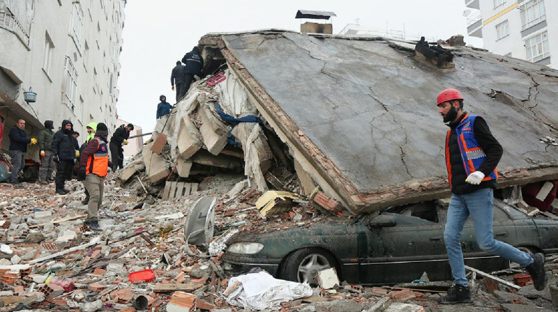 Узбекистан отправит 60 спасателей на помощь Турции