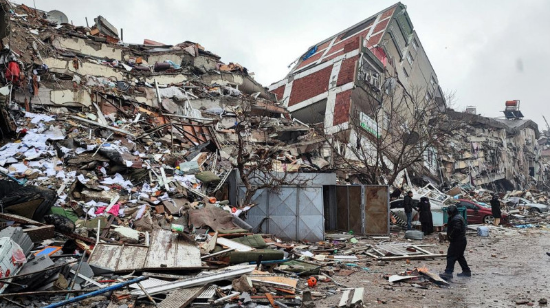 Түркияда апат аймағына барған Қазақстан құтқарушылары жұмысын бастады