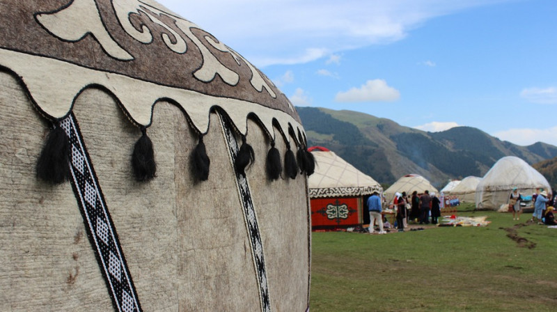 Казахстанцы отправят более 100 юрт в качестве гуманитарной помощи в Турцию