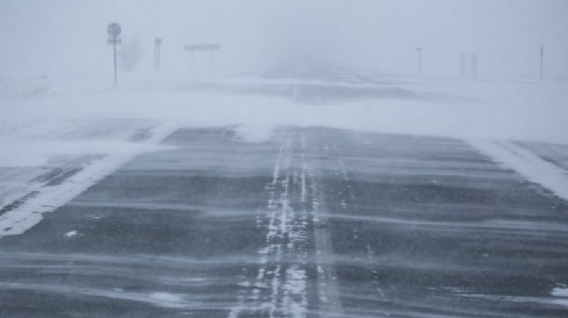 Трассы в трех областях Казахстана закрыли из-за непогоды