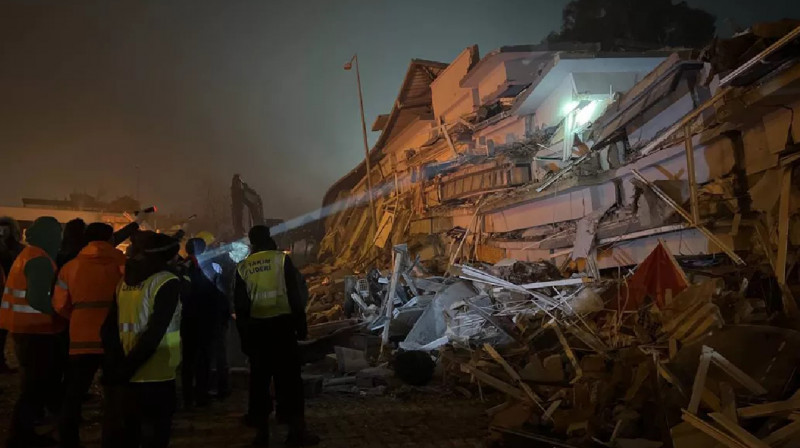 Түркияда жоғалған екі қазақстандықтың үйінді астында қалғаны анықталды