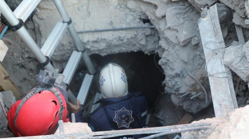 Казахстанские спасатели продолжают поисково-спасательные работы в Турции
