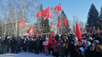 Сотни жителей Барнаула вышли на митинг против повышения тарифов ЖКХ