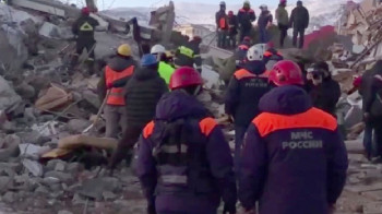 Спустя 6 суток после землетрясения в Турции: спасатели МЧС РФ, Беларуси и Кыргызстана вытащили из-под завалов живого человека