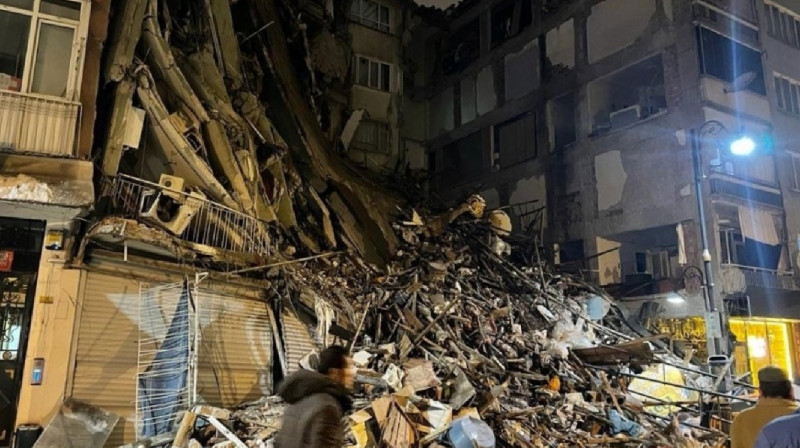 Тело казахстанки обнаружили под завалами дома в Турции