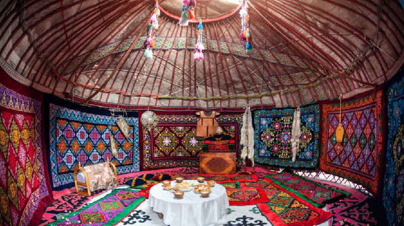 Первые казахские юрты начали устанавливать в турецком Кахраманмараше