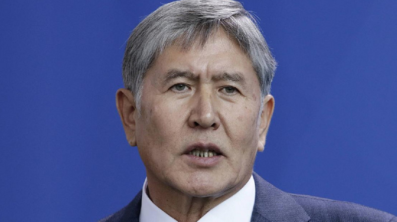 Экс-президенту Кыргызстана Алмазбеку Атамбаеву разрешили выехать из страны